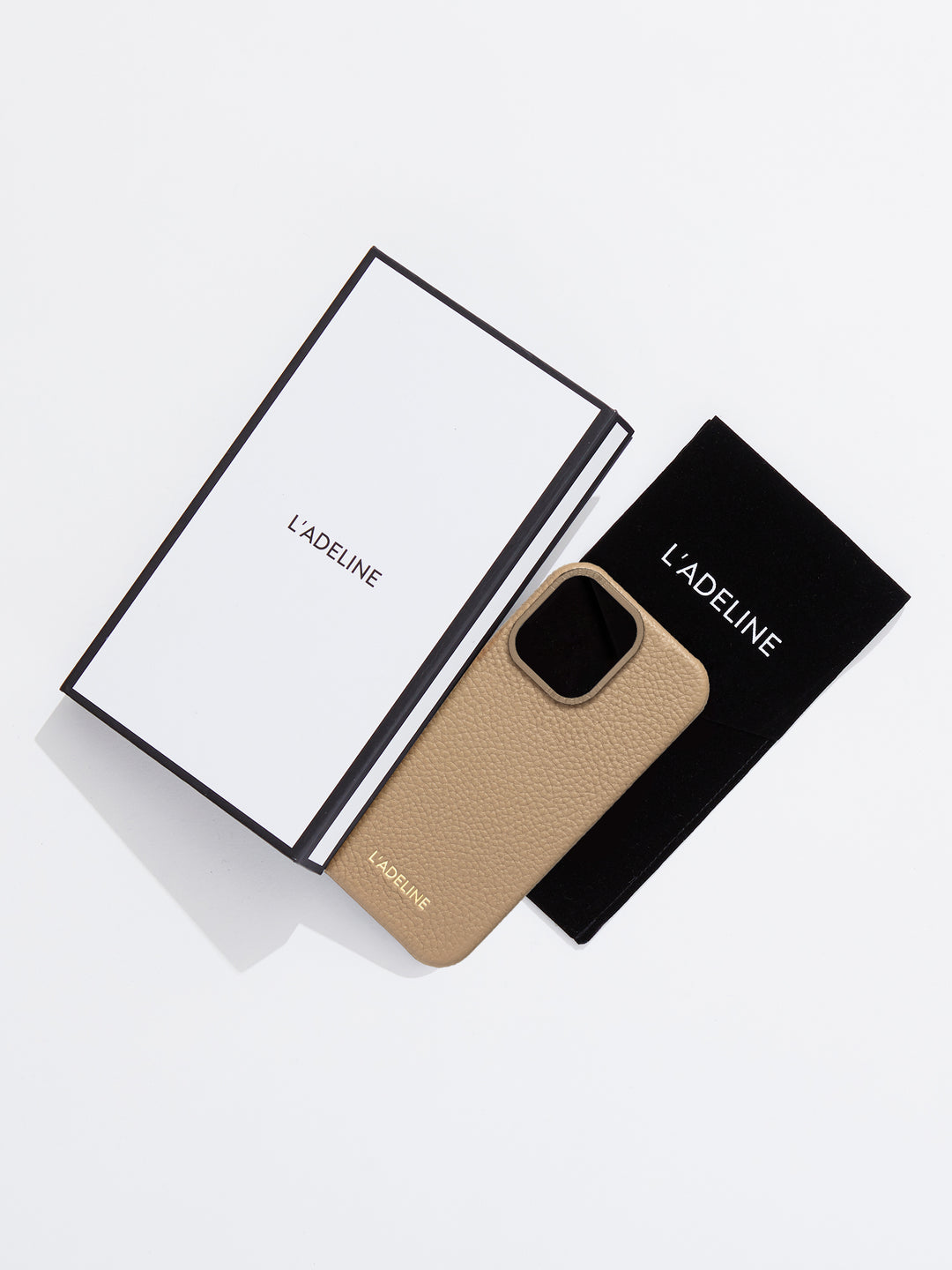 L'ADELINE グレー iPhoneケース カードポケット付き 話題のレザーブランド「ラデリンヌ(L'ADELINE)」より、新商品の